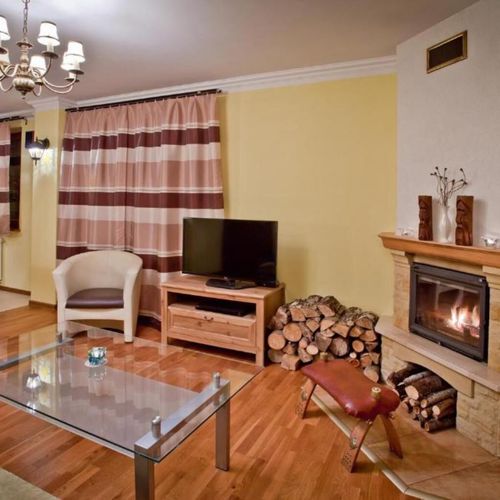 Apartament 4-osobowy z balkonem z łazienką z 2 pomieszczeniami sypialnianymi