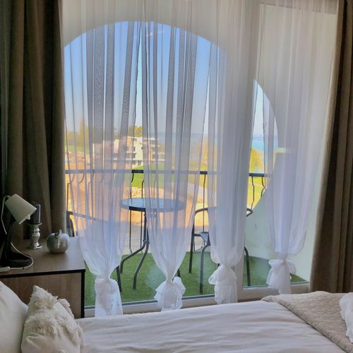 Apartament cu balcon cu vedere spre lac cu 2 camere pentru 4 pers.