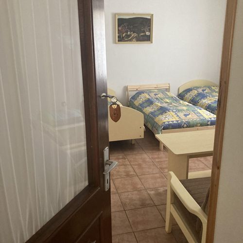 Pokoj pro 4 os. s výhledem do dvora na přízemí