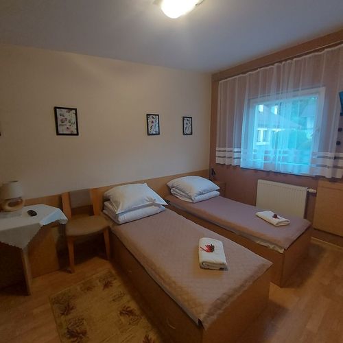 Apartament cu baie cu 2 camere pentru 3 pers.