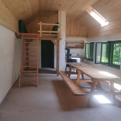 Apartament 10-osobowy cały dom z widokiem na las z 2 pomieszczeniami sypialnianymi
