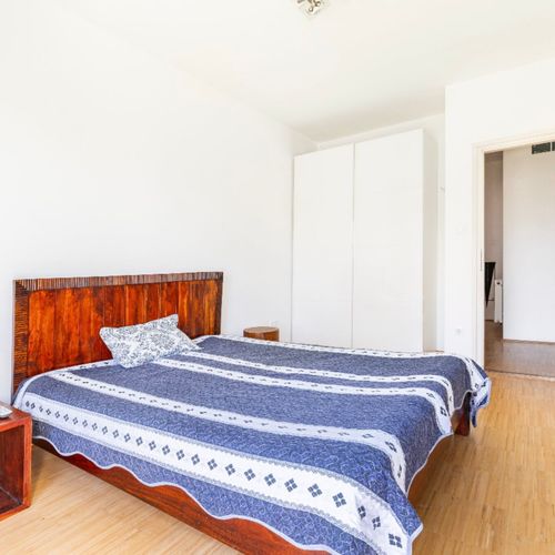 Apartament la etaj întreaga unitate cu 3 camere pentru 5 pers. (se poate solicita pat suplimentar)