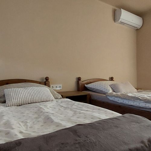 Casă de weekend classic întreaga unitate pentru 4 pers. (se inchirieaza doar integral)