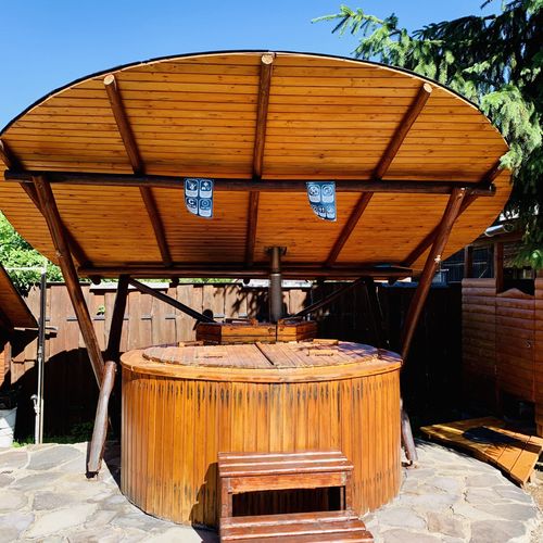 Casă de weekend cu grădină pentru 30 pers. (se inchirieaza doar integral)