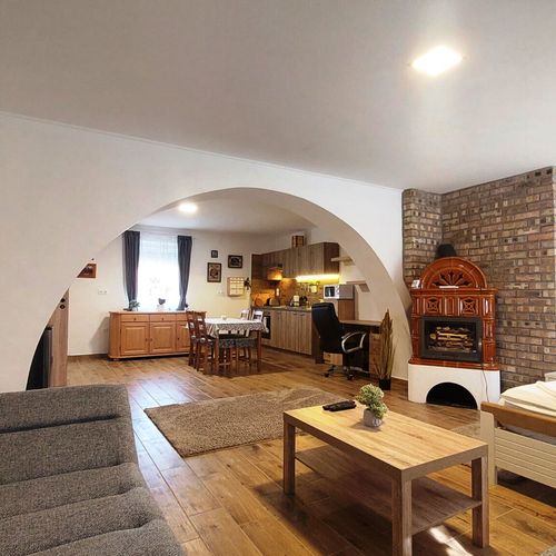 Apartman s klimatizací s privátní koupelnou mimo apartmán pro 4 os. s 1 ložnicí