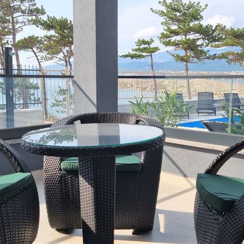 Apartament la parter lângă piscină cu 1 camera pentru 2 pers.