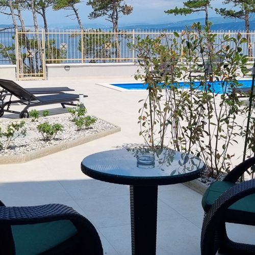 Apartament la parter lângă piscină cu 1 camera pentru 2 pers.