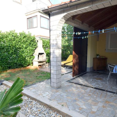 Apartament tourist la parter cu 2 camere pentru 3 pers.
