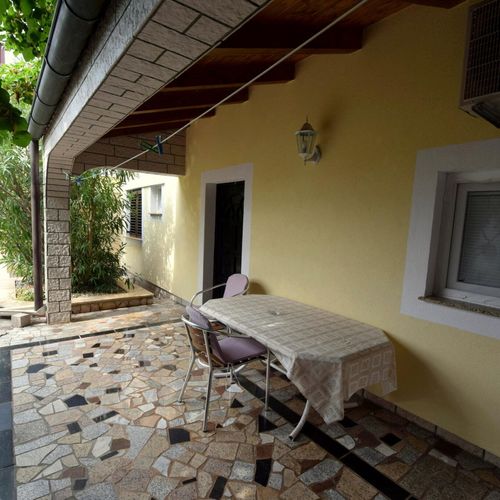 Apartament studio la parter cu 1 camera pentru 2 pers.