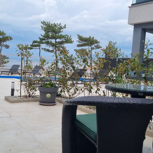 Apartament la parter lângă piscină cu 1 camera pentru 2 pers.