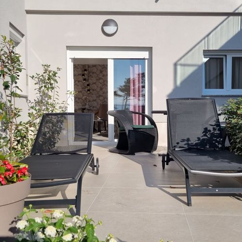 Apartament la parter lângă piscină cu 1 camera pentru 2 pers.