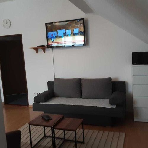 Apartament cu duș cu chicinetă proprie cu 3 camere pentru 8 pers. (se poate solicita pat suplimentar)