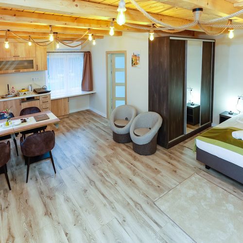 Apartament întreaga unitate cu bucătărie proprie cu 2 camere pentru 4 pers.
