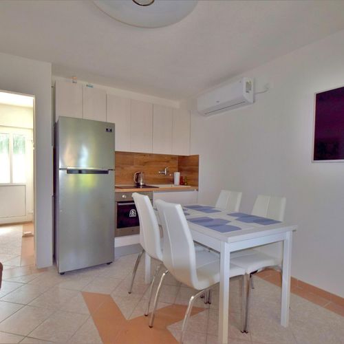Apartament cu aer condiționat cu vedere spre mare cu 2 camere pentru 4 pers.