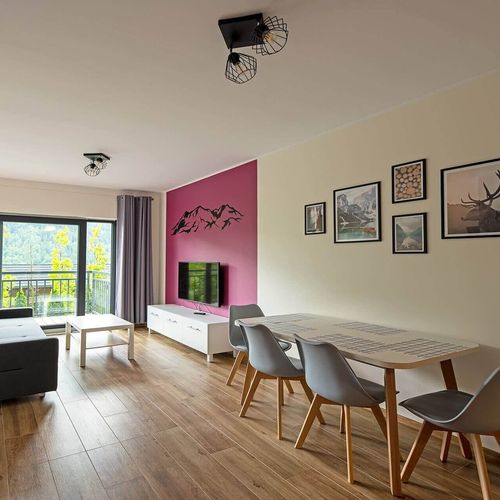 Apartament cu terasă cu vedere spre munte pentru 5 pers. (se inchirieaza doar integral)
