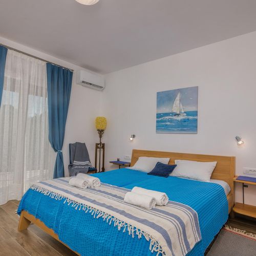 Willa 8-osobowy z tarasem z widokiem na las