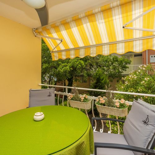 Apartament la parter cu aer condiționat cu 2 camere pentru 3 pers.