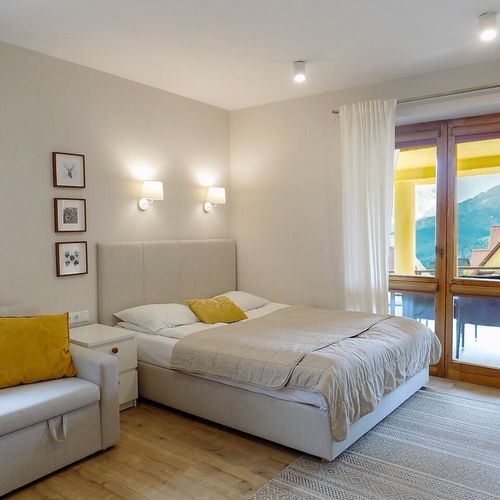 Apartament 6-osobowy z balkonem z widokiem na góry