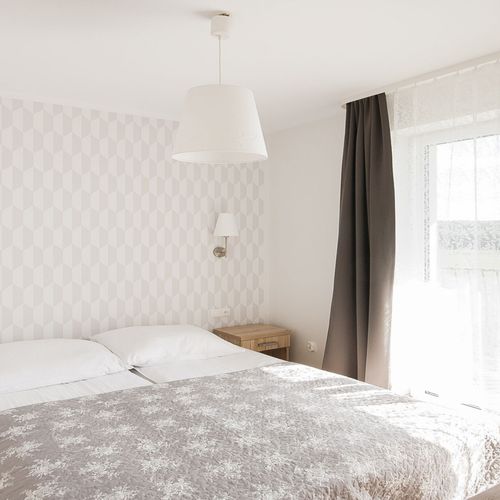 Apartament 4-osobowy na piętrze z widokiem na ogród z 2 pomieszczeniami sypialnianymi