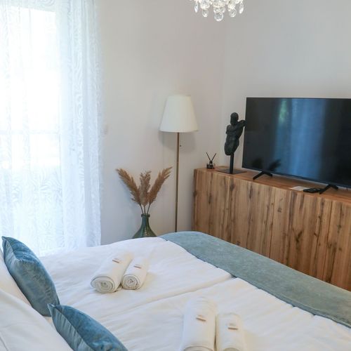 Apartament premium cu vedere spre pădure pentru 4 pers. (se inchirieaza doar integral)