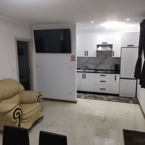 Apartament deluxe la parter cu 2 camere pentru 4 pers.