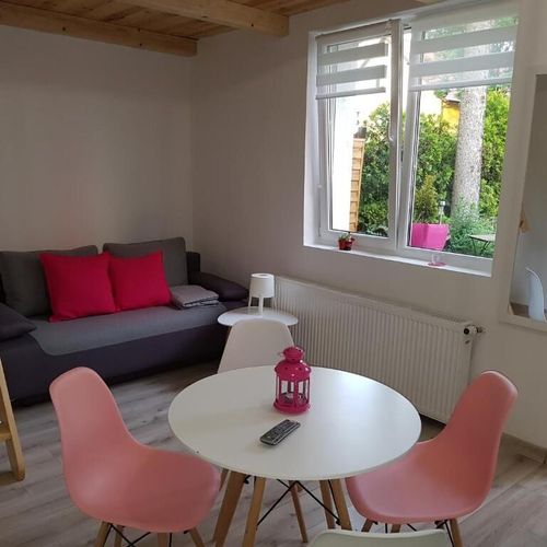 Bungalow 4-osobowy parterowy z widokiem na ogród