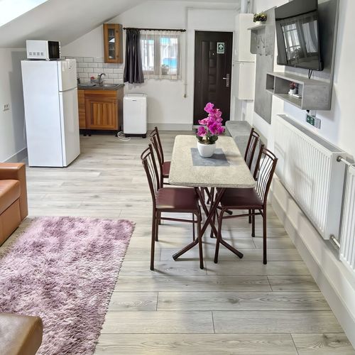 Apartament la mansardă cu 2 camere pentru 4 pers.