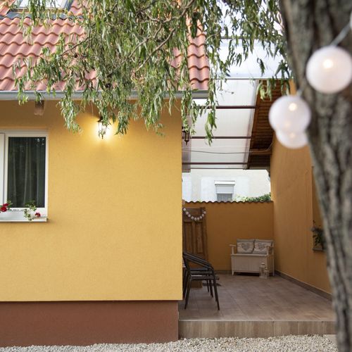 Apartament întreaga unitate cu vedere spre grădină pentru 7 pers. (se inchirieaza doar integral)