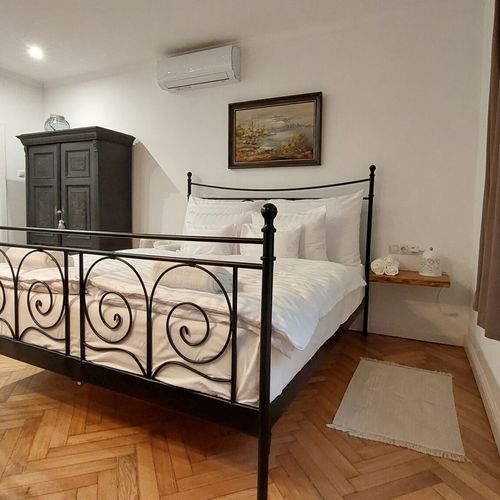 Art Apartman pro 4 os. se 2 ložnicemi s výhledem na les