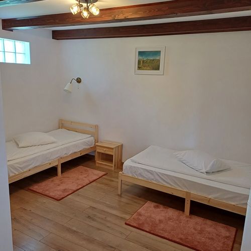 Camera twin cu baie cu panoramă (se poate solicita pat suplimentar)