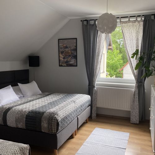 Apartament confort cu balcon cu 4 camere pentru 9 pers.