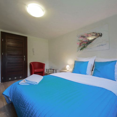 Apartament 4-osobowy na parterze z widokiem na ogród z 2 pomieszczeniami sypialnianymi