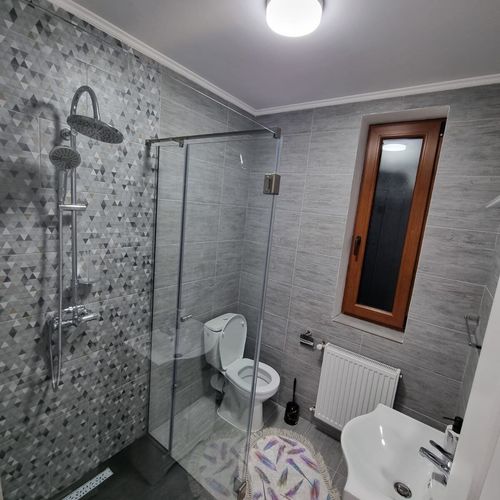 Apartament la etaj cu balcon cu 1 camera pentru 4 pers. (se poate solicita pat suplimentar)