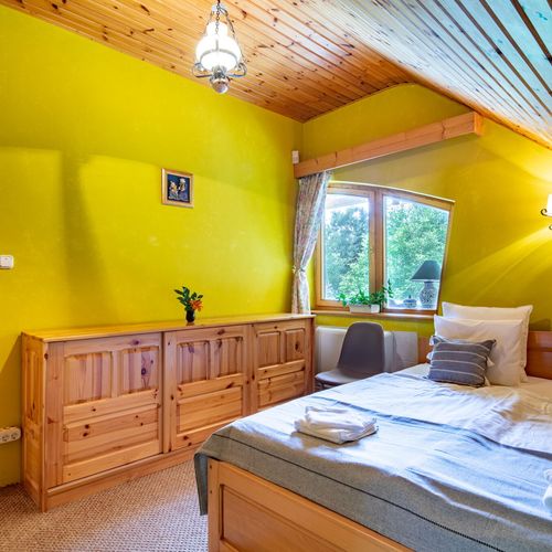 Apartament cu terasă cu vedere spre râu pentru 12 pers. (se inchirieaza doar integral)