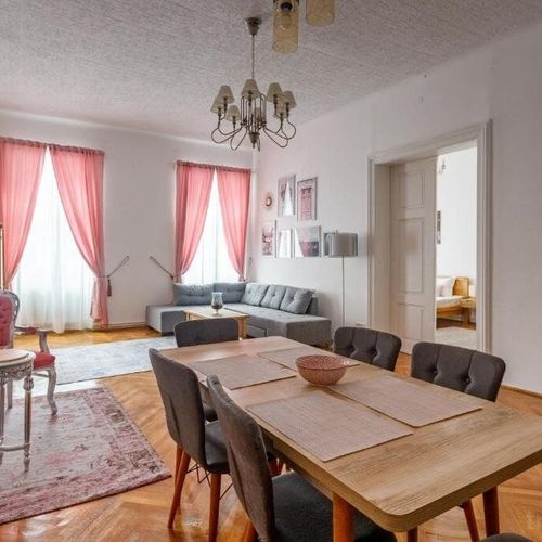 Apartament lux cu vedere spre munte cu 3 camere pentru 6 pers.