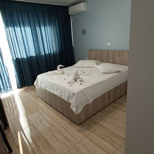 Camera dubla cu balcon cu aer condiționat