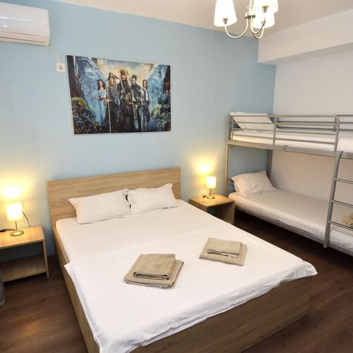 Camera cvadrupla premium la parter