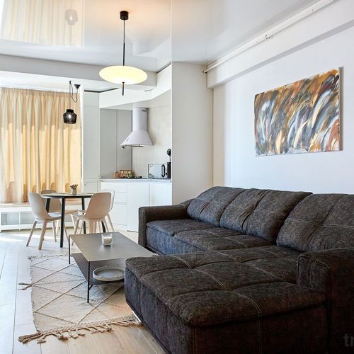 Apartament la etaj cu vedere parțială spre mare cu 2 camere pentru 4 pers.