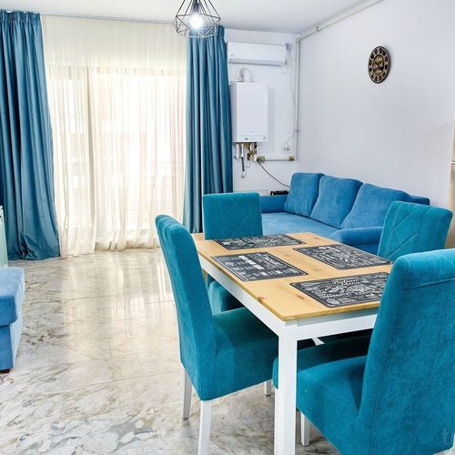 Apartament la etaj cu vedere spre mare cu 2 camere pentru 4 pers.