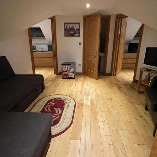 Apartament la mansardă cu 2 camere pentru 4 pers.