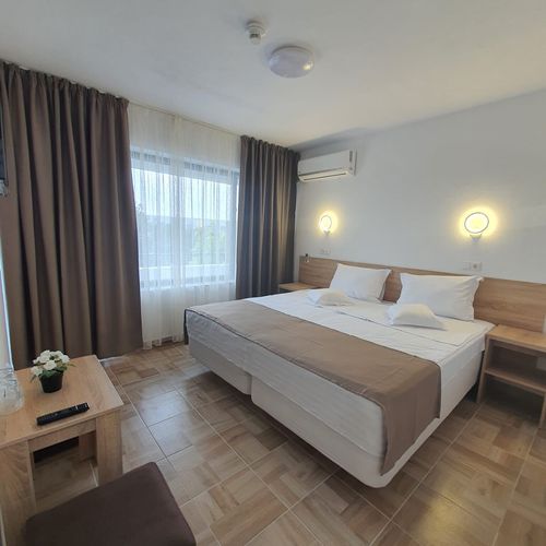 Camera dubla cu balcon cu aer condiționat