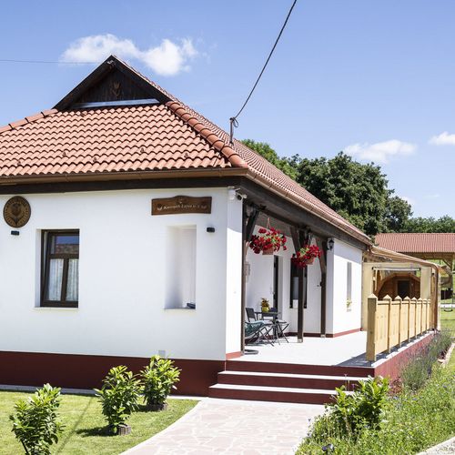 Apartament cu terasă cu grădină cu 2 camere pentru 4 pers. (se poate solicita pat suplimentar)
