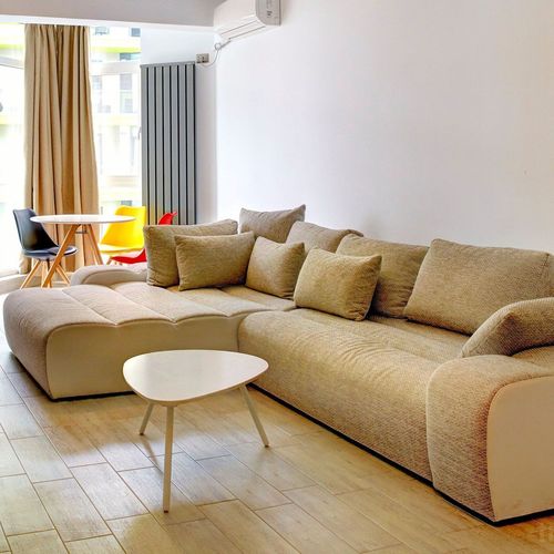 Apartament la etaj cu vedere spre mare cu 2 camere pentru 4 pers.