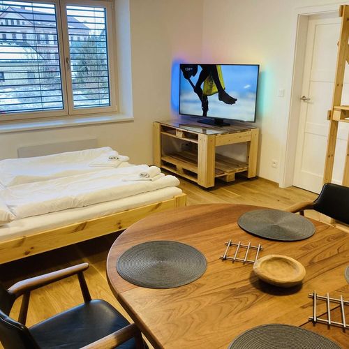 Apartman se sprchou s privátní koupelnou mimo apartmán pro 4 os.