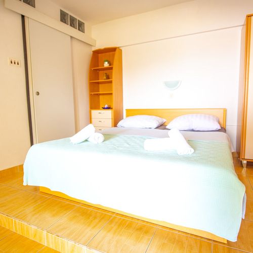 Apartament la parter lângă piscină cu 1 camera pentru 2 pers.