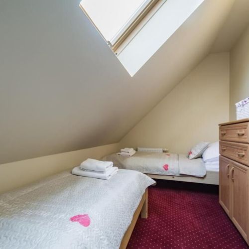 Apartament 4-osobowy na poddaszu z widokiem na góry z 2 pomieszczeniami sypialnianymi