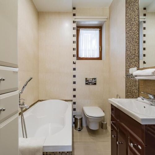 Apartament 4-osobowy na parterze z widokiem na góry z 2 pomieszczeniami sypialnianymi