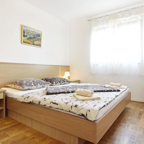 Turistický Apartman pro 6 os. se 3 ložnicemi přízemní