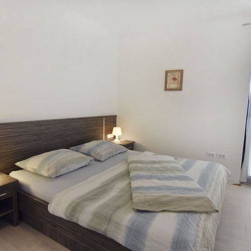 Apartman s balkónem pro 4 os. se 2 ložnicemi na poschodí