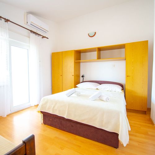 Apartament confort cu vedere spre mare cu 2 camere pentru 5 pers.